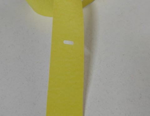 100X38 SARI KARTON RAF ETİKETİ ORTADAN DELİKLİ 350'Lİ